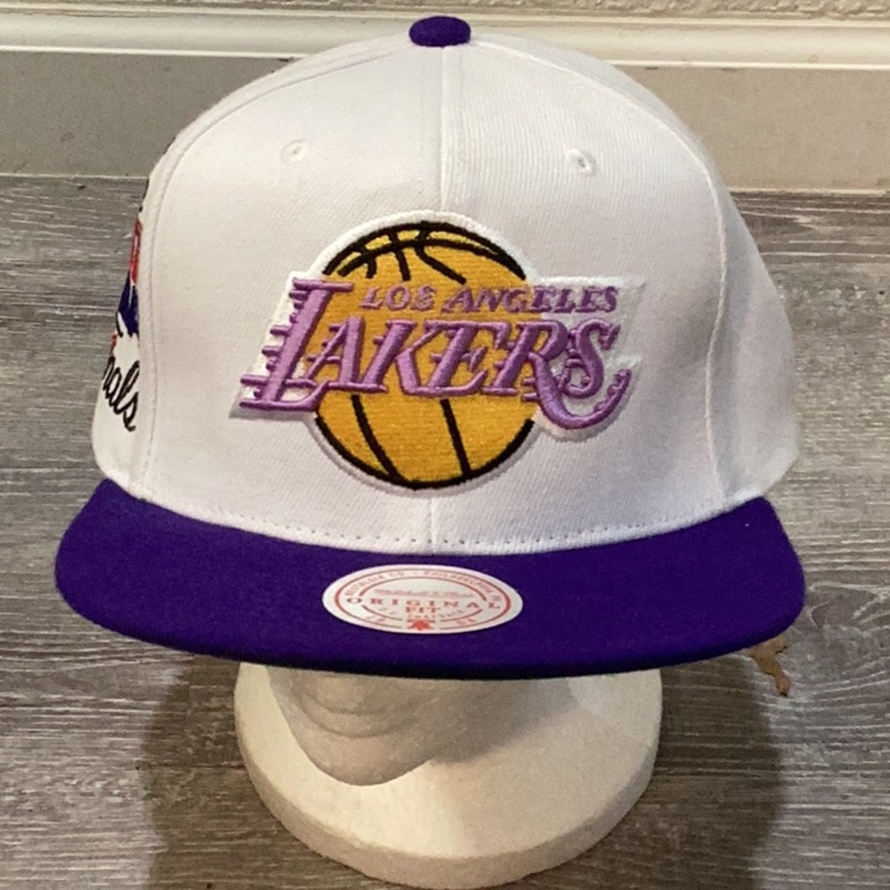 NWT LA Lakers Mitchell & Ness Hat